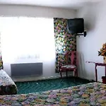 Logis - Belle Hotel, Lille-ouest ホテル