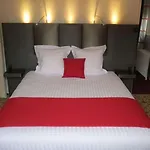 Logis - Belle Hotel, Lille-ouest ホテル
