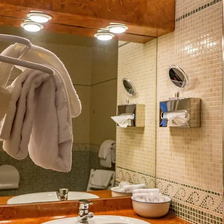 호텔 Logis - Belle Hotel, Lille-ouest