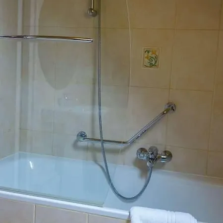 Logis - Belle Hotel, Lille-ouest Hotel Bailleul (Nord)