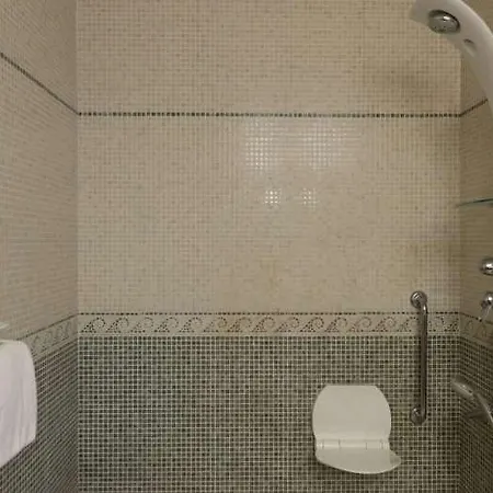 Hotel Logis - Belle Hotel, Lille-ouest