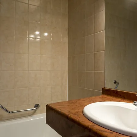 Hotel Logis - Belle Hotel, Lille-ouest 3*