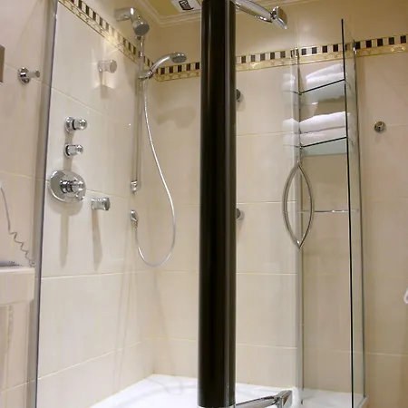 Logis - Belle Hotel, Lille-ouest Hotel