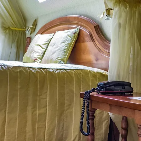 Logis - Belle Hotel, Lille-ouest 호텔 3*