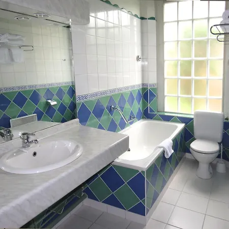 Hotel Logis - Belle Hotel, Lille-ouest