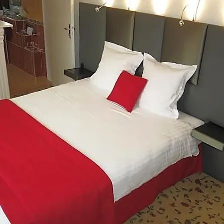 Logis - Belle Hotel, Lille-ouest 3*