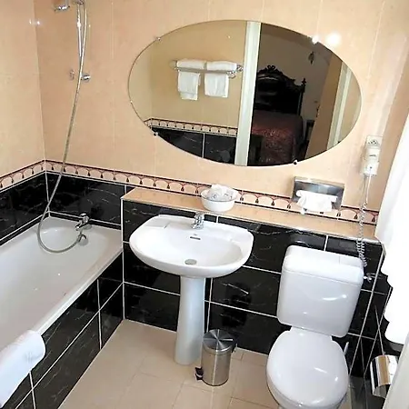호텔 Logis - Belle Hotel, Lille-ouest 바일레울