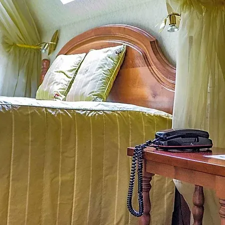 Logis - Belle Hotel, Lille-ouest 3* 바일레울