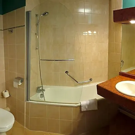Logis - Belle Hotel, Lille-ouest 3* 바일레울