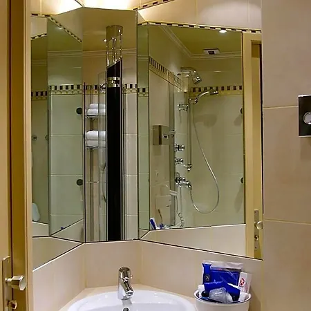 Logis - Belle Hotel, Lille-ouest