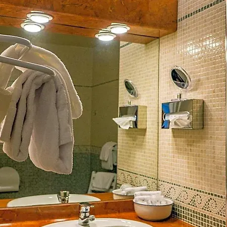 호텔 Logis - Belle Hotel, Lille-ouest