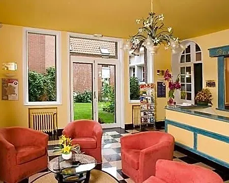 호텔 Logis - Belle Hotel, Lille-ouest 3*