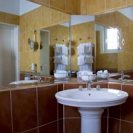 호텔 Logis - Belle Hotel, Lille-ouest 바일레울