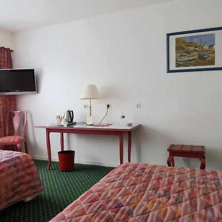 호텔 Logis - Belle Hotel, Lille-ouest 3*