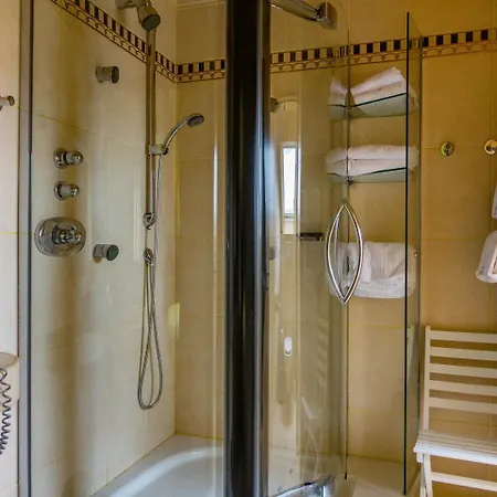 Hotel Logis - Belle Hotel, Lille-ouest 3*